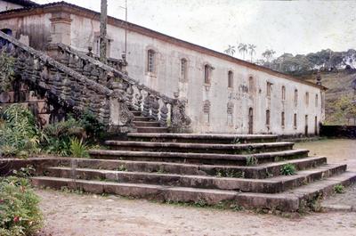 Santuário do Caraça - escada do adro