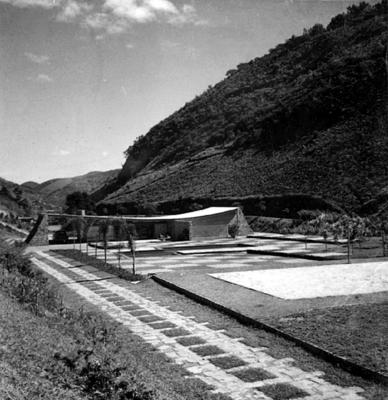 Residência de Edmundo Cavanellas, projeto do arquiteto Oscar Niemeyer e Burle Marx