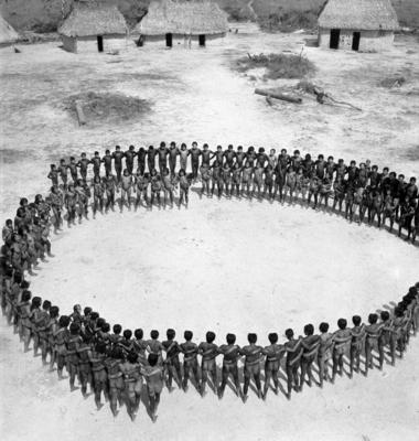 Ritual de dança do povo Kayapó - kuben-kran-ken