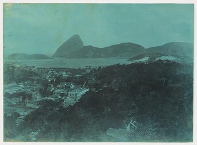 Vista do bairro do Catete e do Pão de Açucar tomada de Santa Teresa