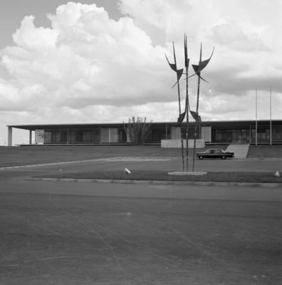 Monumento à Cultura, escultura de Bruno Giorgi