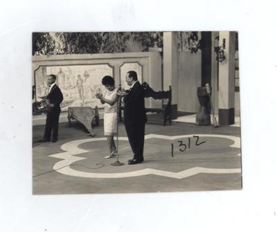 Elizeth Cardoso e Cyro Monteiro ao microfone