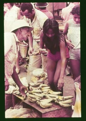 Teste de atriz com Edna de Cássia para o papel de Iracema no filme "Iracema: uma transa amazônica"