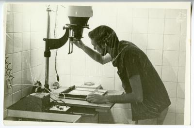 Jorge Bodanzky no laboratório fotográfico do Instituto Central de Artes (ICA);ICA, UNB