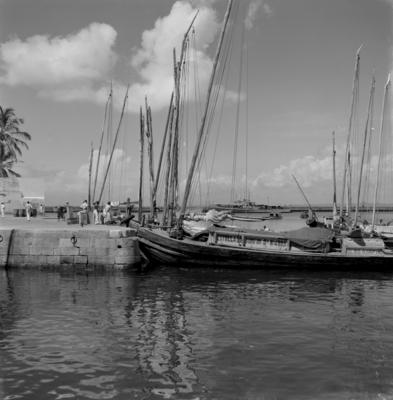 Embarcações na rampa e arredores do Mercado Modelo