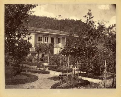 Hotel Inglês, vendo-se o jardim