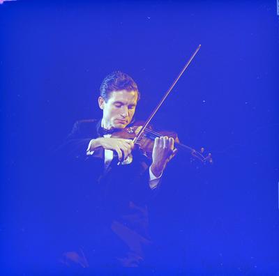 Campanha publicitária da agência Denison para RCA Victor