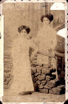 Walkyria e Yara Paim do Amaral