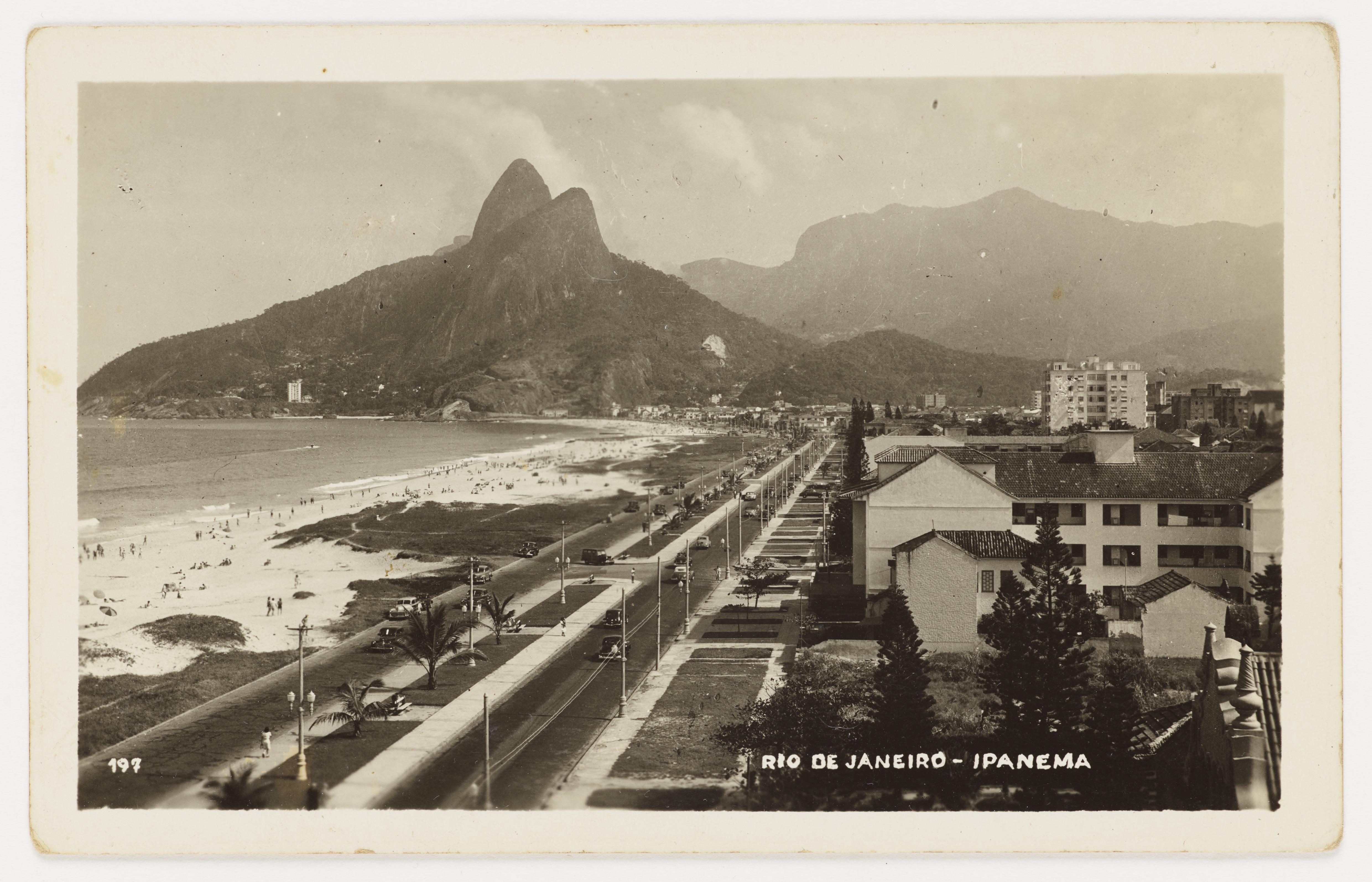 Avenida Vieira Souto; ao fundo, o Morro Dois Irmãos