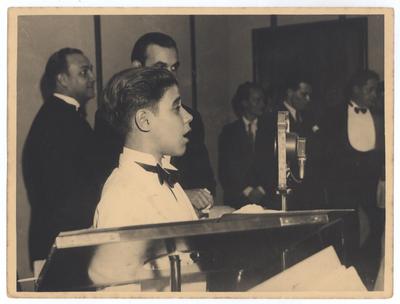 Albertinho Fortuna ao microfone