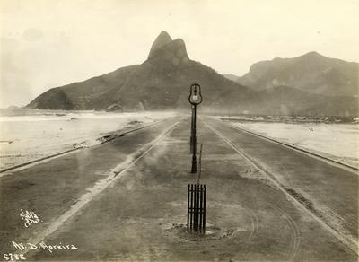 Avenida Delfim Moreira com nova iluminação pública