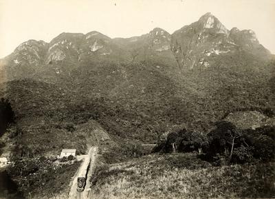 Trem expresso nas imediações do Marumbi - km 52,500