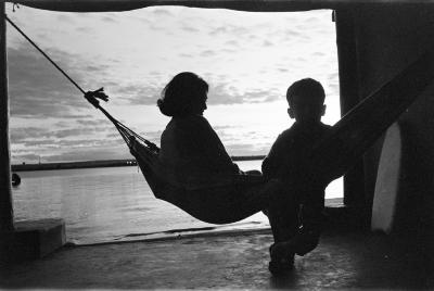 Lena Coelho dos Santos com filhos de Sylvia Orthof