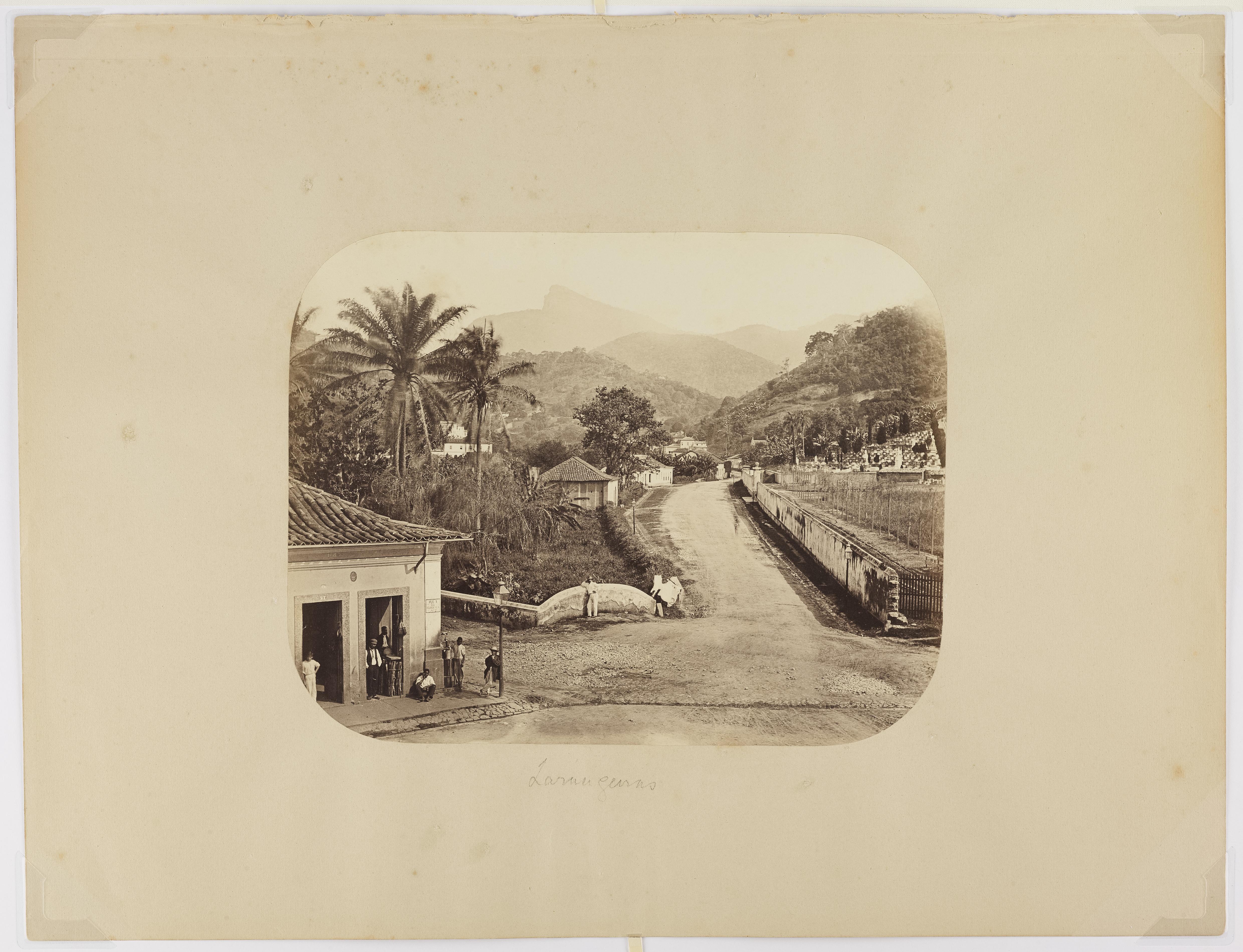 Largo do Catumbi e cemitério de São Francisco de Paula à direita