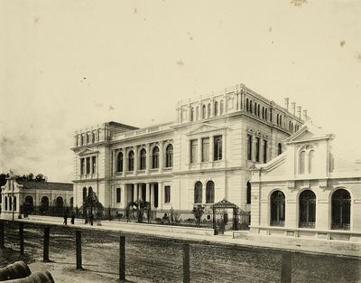 Fachada da Escola Politécnica