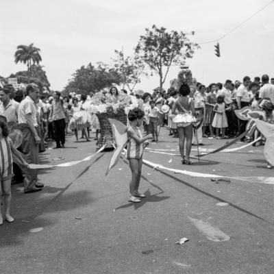 Desfile de blocos no Banho de Mar à Fantasia