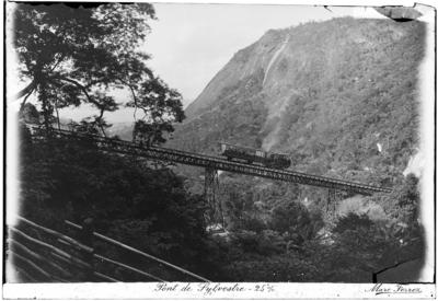 Estrada de Ferro do Corcovado, Viaduto do Silvestre, Km 1 (aproximadamente)