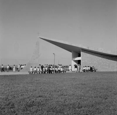 Igrejinha de Nossa Senhora de Fátima. Painel de azulejos de Athos Bulcão