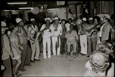 Candeia ao microfone