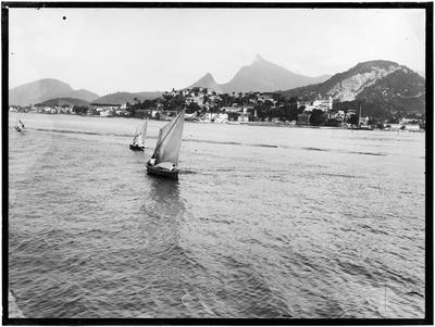 Vista do Outeiro da Glória e Morro Nova Cintra, com o Corcovado ao fundo