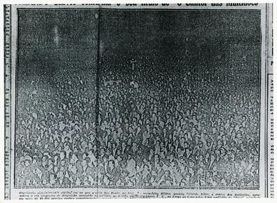 Multidão para ouvir Orlando Silva (reprodução de periódico)