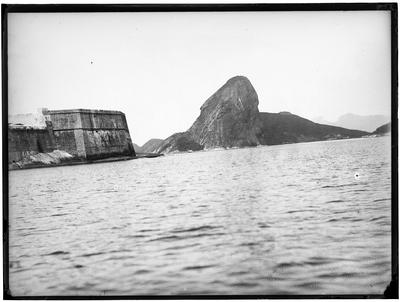 Morro do Pão de Açúcar visto a partir da Fortaleza de Santa Cruz