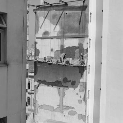 Efeitos especiais - Andaime em construção com operários