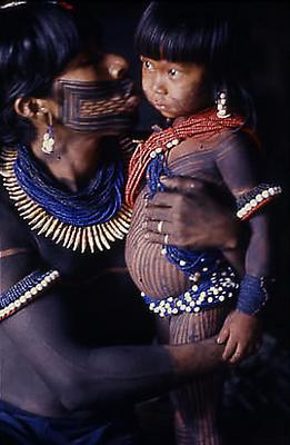 Série Xingu - Homem e criança do povo Txucarramãe