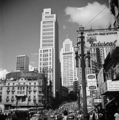 Avenida São João e praça Antônio Prado