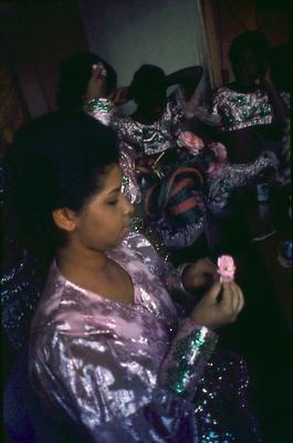 Série Mangueira - Mangueirenses em trajes verde e rosa