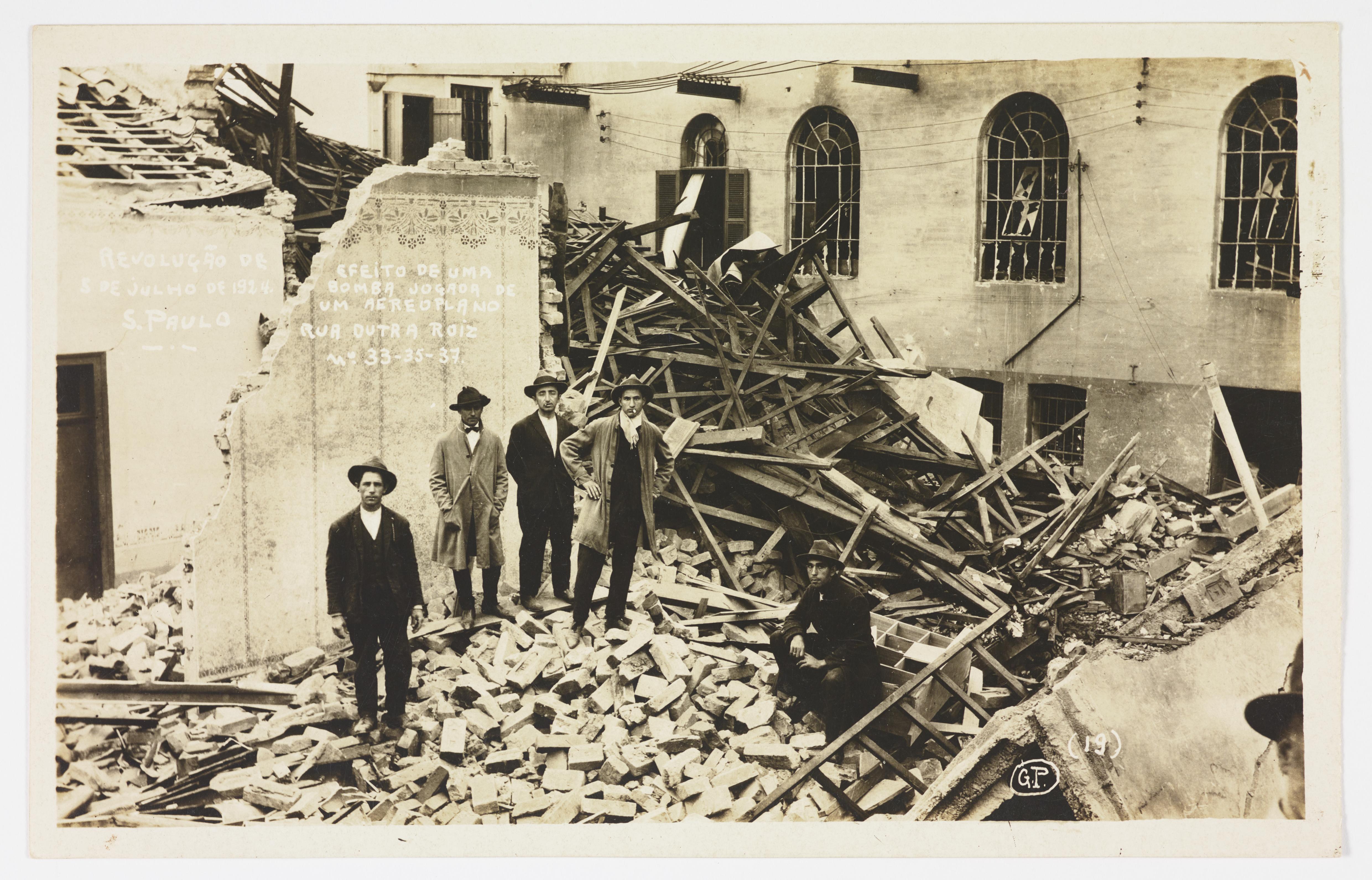 Efeitos da Revolução de 1924 – Efeito de uma bomba jogada de um aeroplano