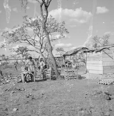 Moradia na Sacolândia, arredores de Brasília