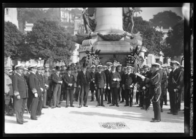 Washington Luís, ao centro de cartola, durante evento não identificado
