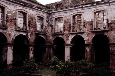 Edificação em ruínas