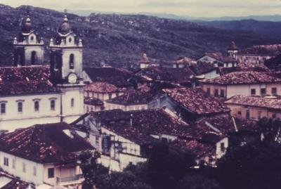 Vista do centro de Diamantina e a catedral metropolitana de Santo Antônio à esquerda