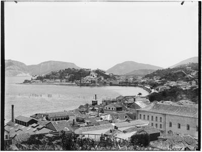 Centro do Rio de janeiro e a Praia de Santa Luzia; ao fundo, o bairro da Glória