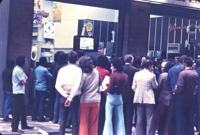 Espectadores assistem ao jogo da Copa do Mundo FIFA