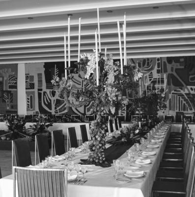 Recepção em homenagem à Rainha Elizabeth II, Sala Brasília. Ao fundo, tapeçaria de Burle Marx