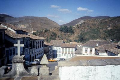 Casario fronteiro à Igreja do Rosário
