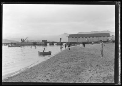 Banhistas na praia da Glória