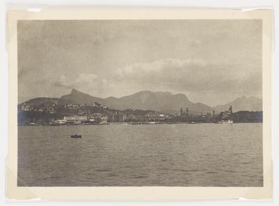 Vista da praça XV e região central, a partir da Baía de Guanabara