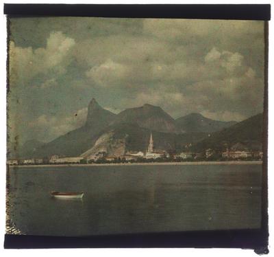 Morro do Corcovado; tomado da Rua Duque Estrada Teixeira (atual Avenida Rui Barbosa)