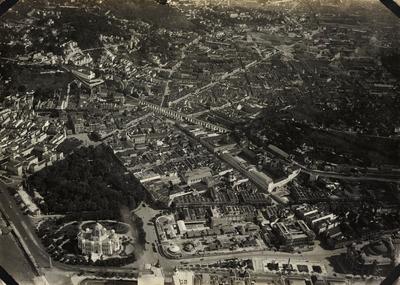 Vista aérea do centro do Rio de Janeiro, em destaque, o Palácio Monroe e o Passeio Público