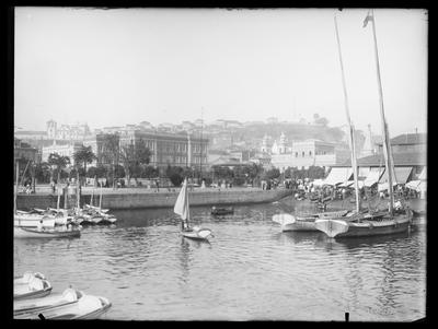 Praça XV de Novembro, à direita, Mercado da Praia do Peixe