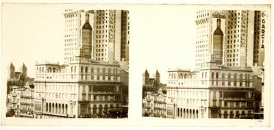 Edifício Martinelli, à esquerda, as torres do mosteiro de São Bento