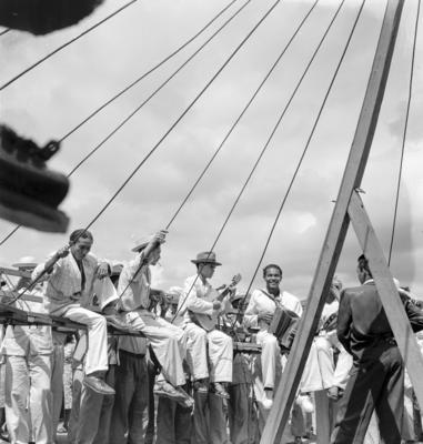 Canindé, romeiros em brinquedos de parque de diversões