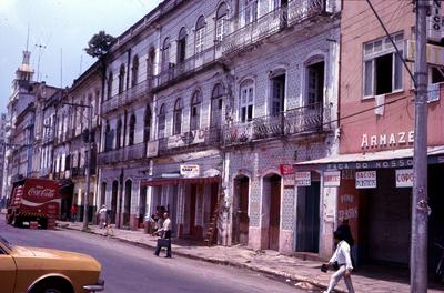 Sobrados e Capela do Senhor dos Passos (ao fundo)