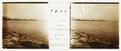 Baía de Guanabara; ao fundo, vista da cidade