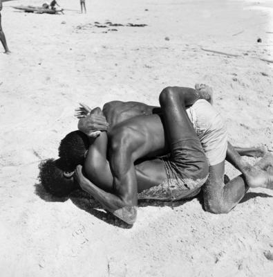 Praia em Natal, pescadores brincando