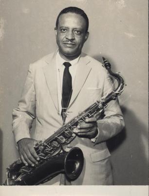 Moacyr Silva com o saxofone